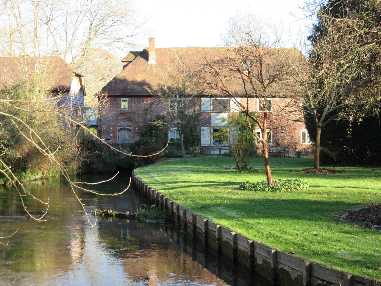 Sewage discharged into river Meon